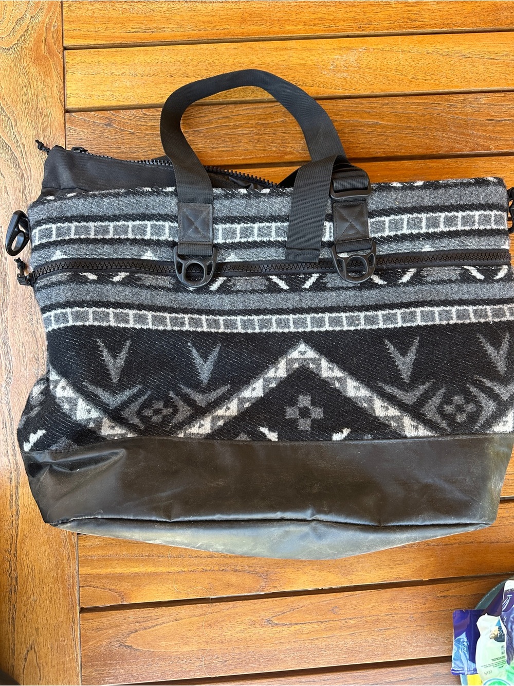 Black & Gray Patterned Men’s Grayson Duffel Bag
